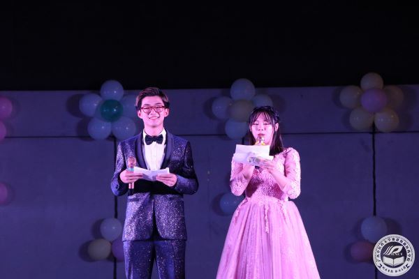 主持人.JPG