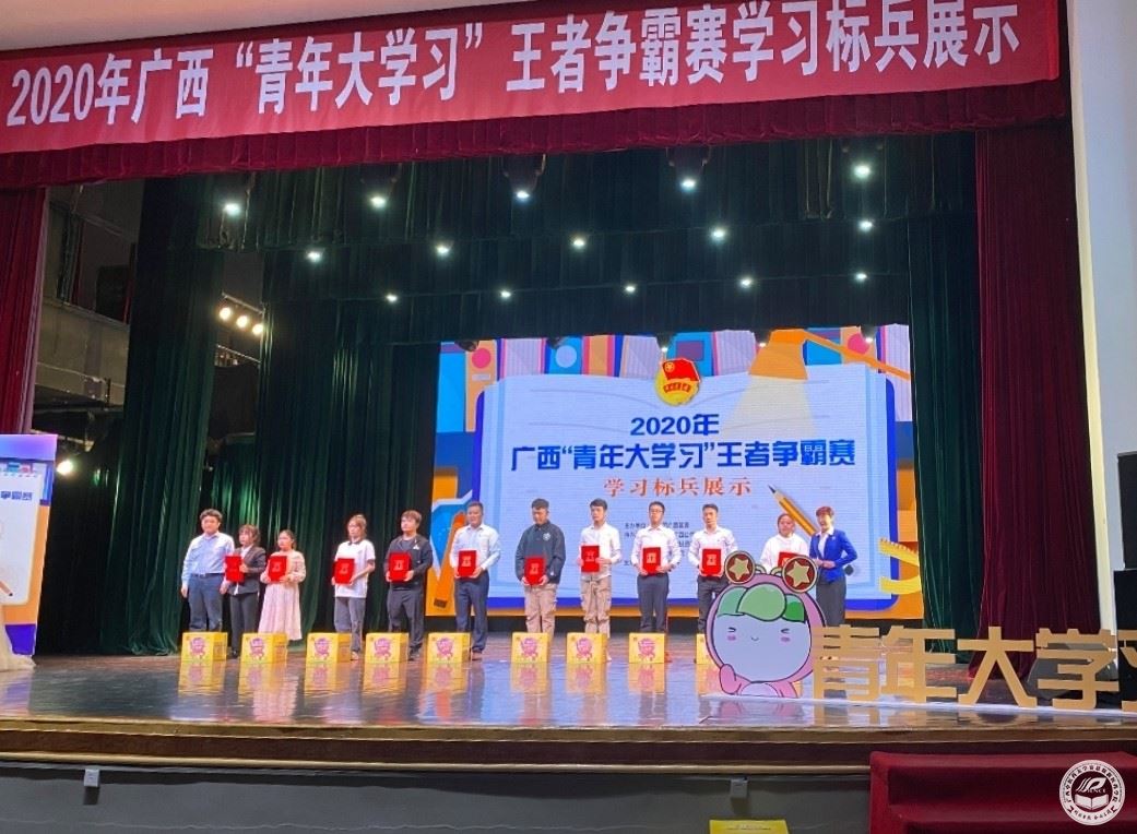 1.一等奖颁奖.jpg 1.一等奖颁奖.jpg
