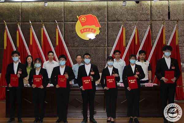 6.颁奖合照.jpg