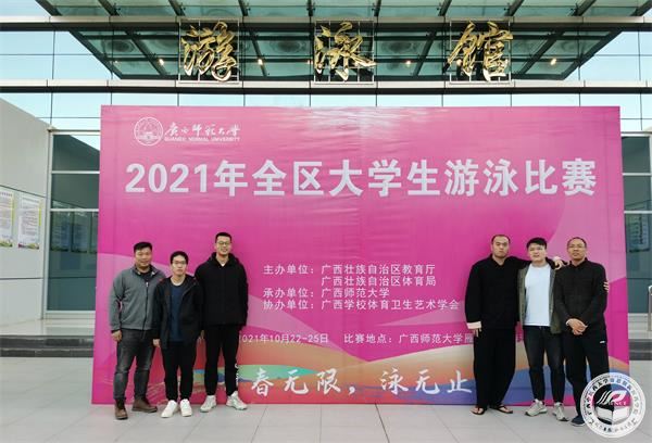 参赛同学与老师在现场合影留念_看图王.jpg
